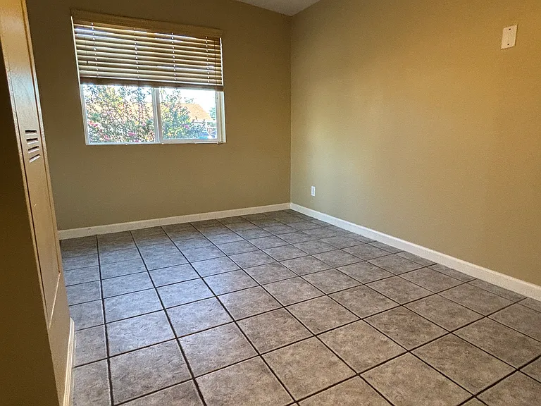 7814 E Diamond St — Photo 15