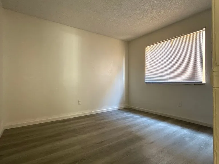 9005 Stacey Ct — Photo 4