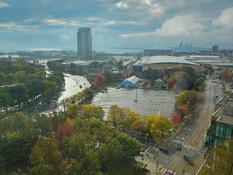 219 Fort York Blvd #1810 — Photo 9