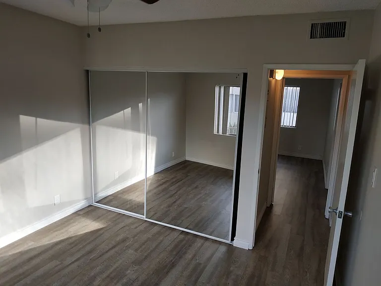 2 bed, 1.5 bath, 900 sqft, $2,015 — Photo 10