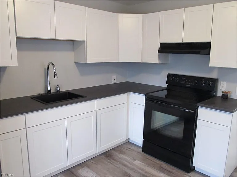 954 Dovercourt Rd — Photo 12