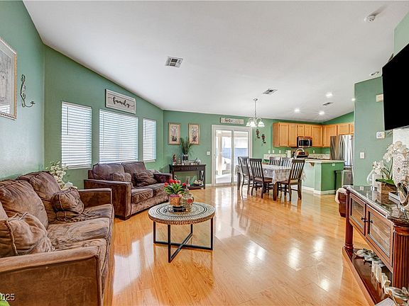 5th image of 730 Brittany Falls Ct