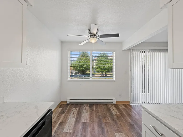 Park Ridge Apartments — Photo 24