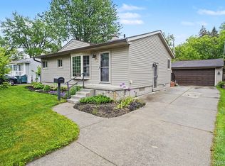 1275 1st St, Lapeer, MI 48446