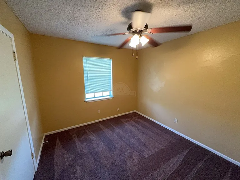 820 Michelle Dr — Photo 8
