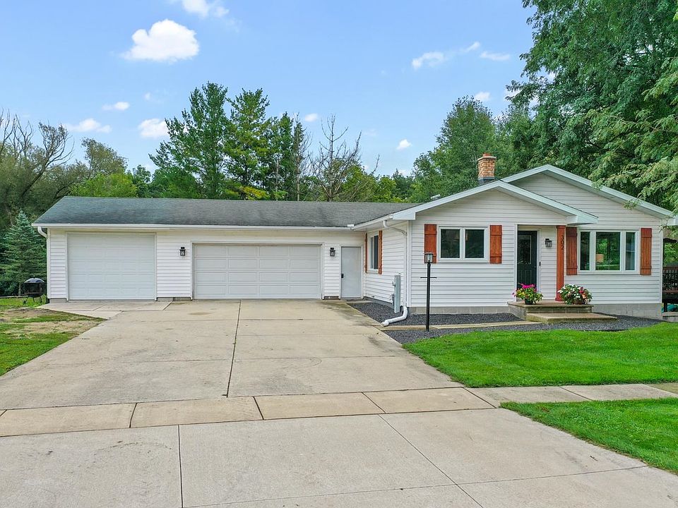 1st image of 302 Hill Rd