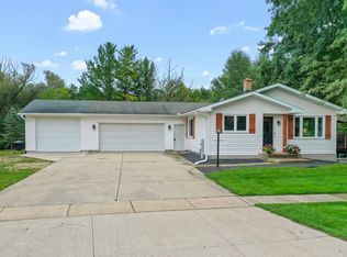 302 Hill Rd, Rosendale, WI 54974