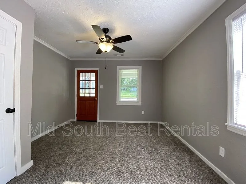 1347 Gill Ave — Photo 2