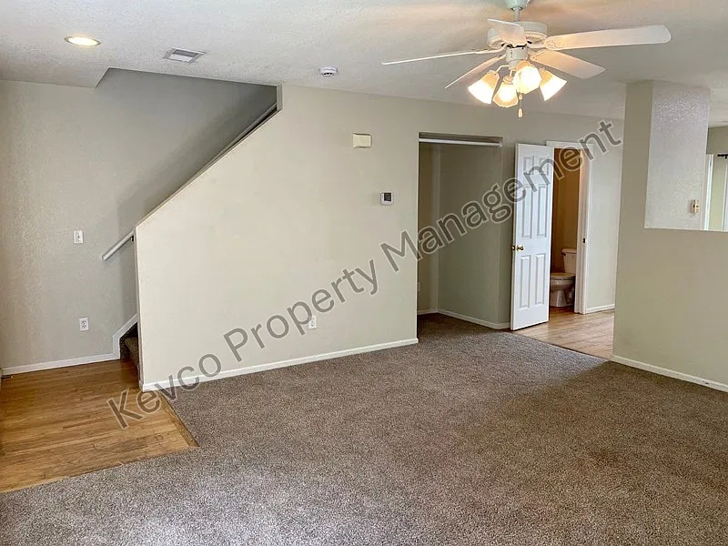 4 bed, 2.5 bath, 1366 sqft, $2,400 — Photo 3