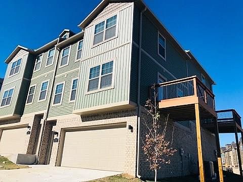 2nd image of 2817 W Blackstone Xing