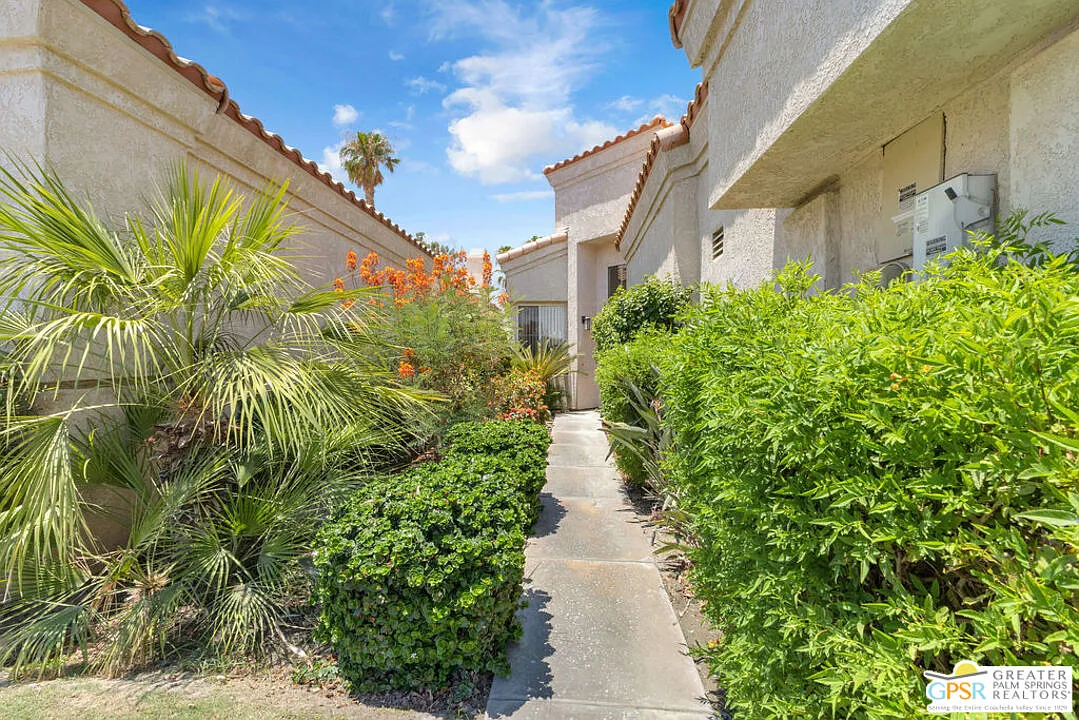 3 bed, 3.0 bath, 1841 sqft, $3,250 — Photo 4