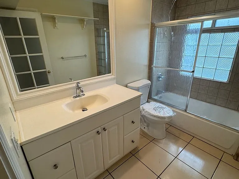 540-570 S Highland Dr — Photo 16