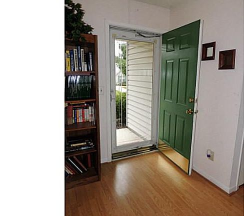2nd image of 5 Glendale Oaks Ct