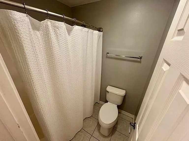 406 Westlake Ct — Photo 13