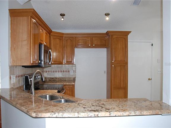 5th image of 12806 Dunhill Dr