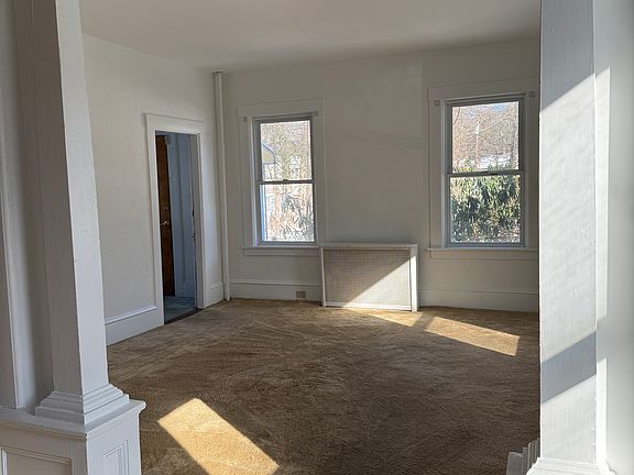 Main room. could be used as a livingroom/bedroom.However you prefer it.