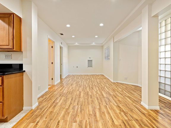 3rd image of 1809 Huntington Dr APT B