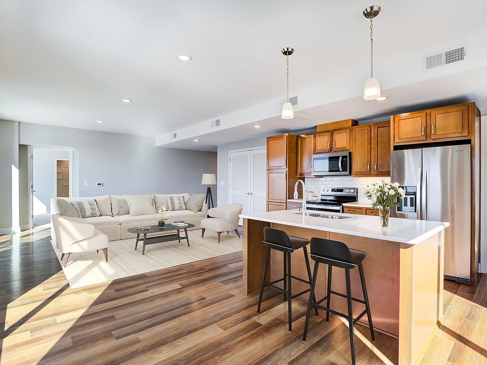 1st image of 14 Grace St #724