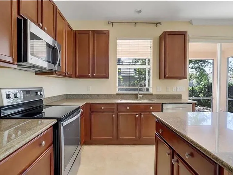 5888 SE Crooked Oak Ave — Photo 5