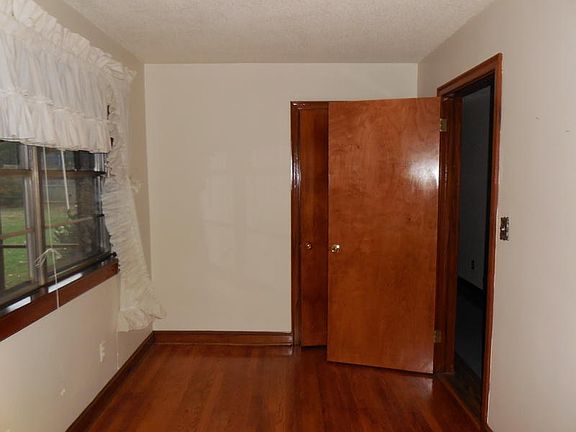 3rd image of 3237 Fleming Ave NW