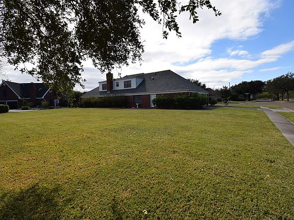4th image of 102 Willowbend Dr