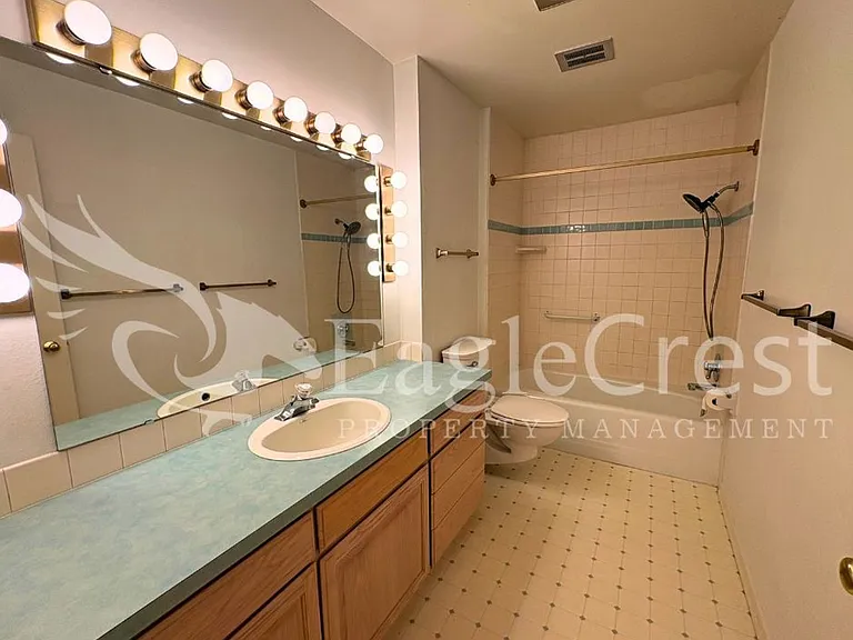 364 Catherine St #M1 — Photo 29