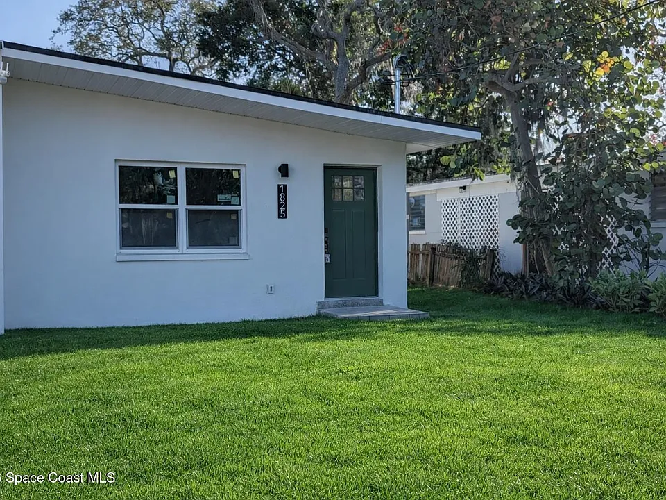 1827 Guava Ave