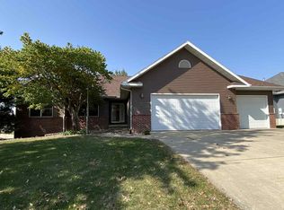 4301 Knoll Ridge Dr, Cedar Falls, IA 50613