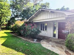 900 S Twin Cedar Dr, Clarksville, AR 72830