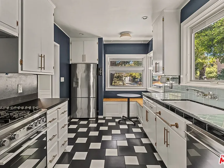 1748 Stanton Ave — Photo 8
