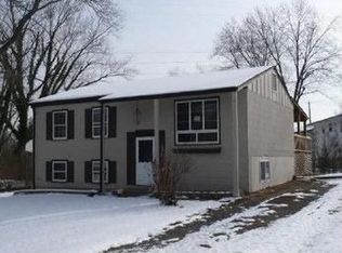 1200 Miremont Dr, Ballwin, MO 63011