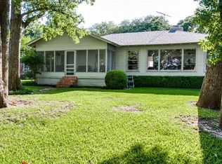 104 N Broadway Rd, Azle, TX 76020