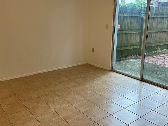 4th image of 3936 SW 26th Ter Unit 3936-B