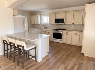 418 Washburn Ave, Lyndon, KY 40222