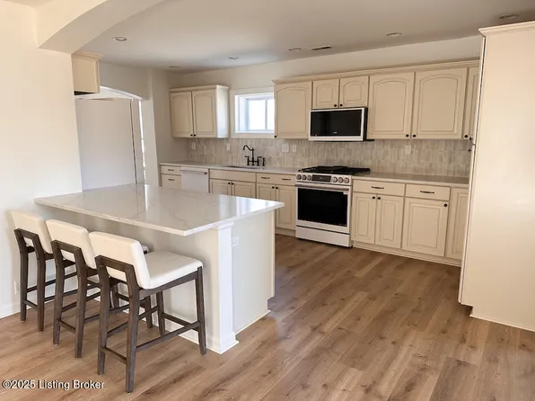 418 Washburn Ave, Lyndon, KY 40222