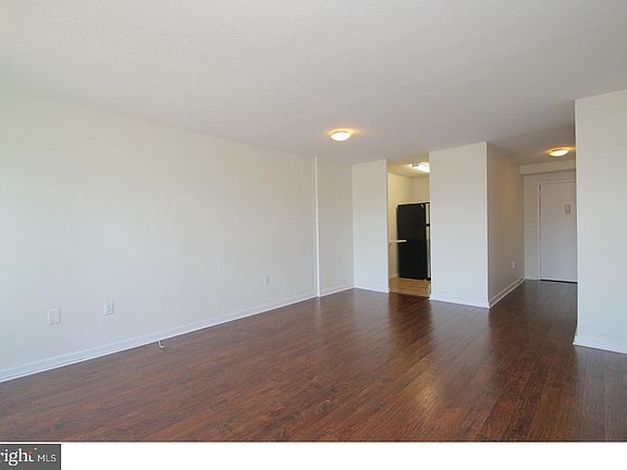 3rd image of 604-36 S Washington Sq #211