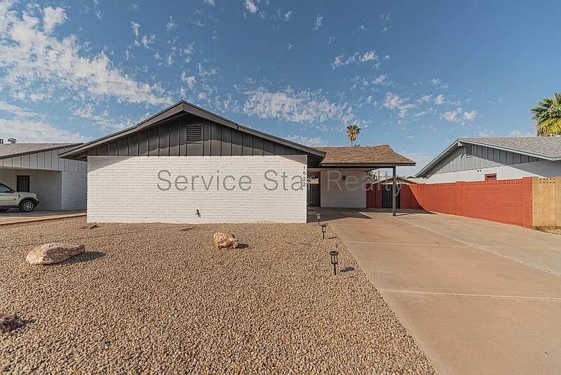 3 bed, 2.0 bath, 1260 sqft, $2,249 — Photo 1