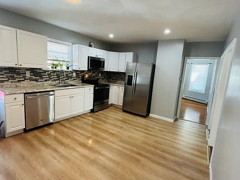 84 Darlingdale Ave #1 — Photo 2