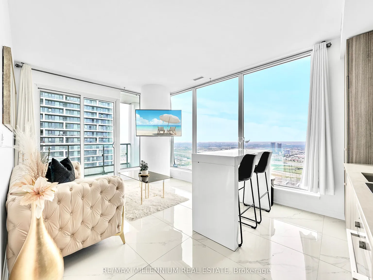3 bed, $3,050 — Photo 1
