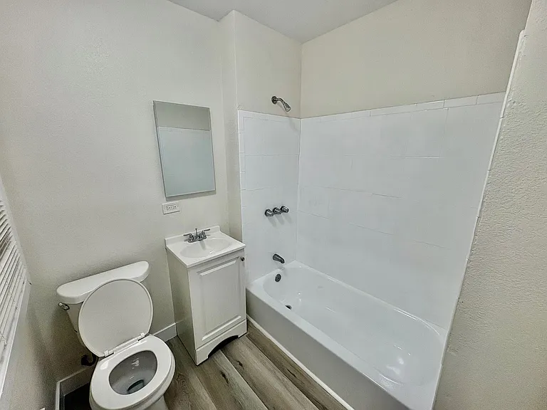 549 E 17th St #551 — Photo 11