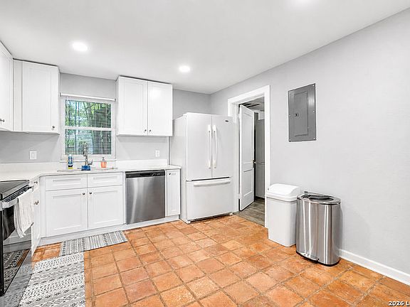 5th image of 406 E Mulberry