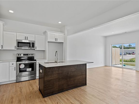 3rd image of 1003 Summerset Pl