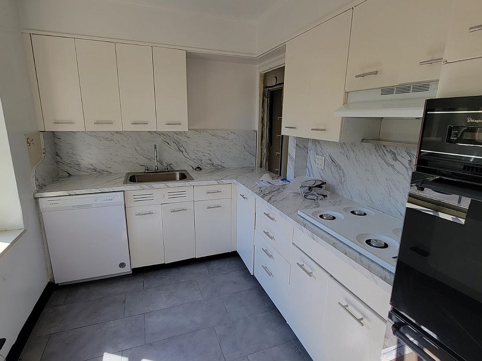 1st image of 19017 69th Ave #3C