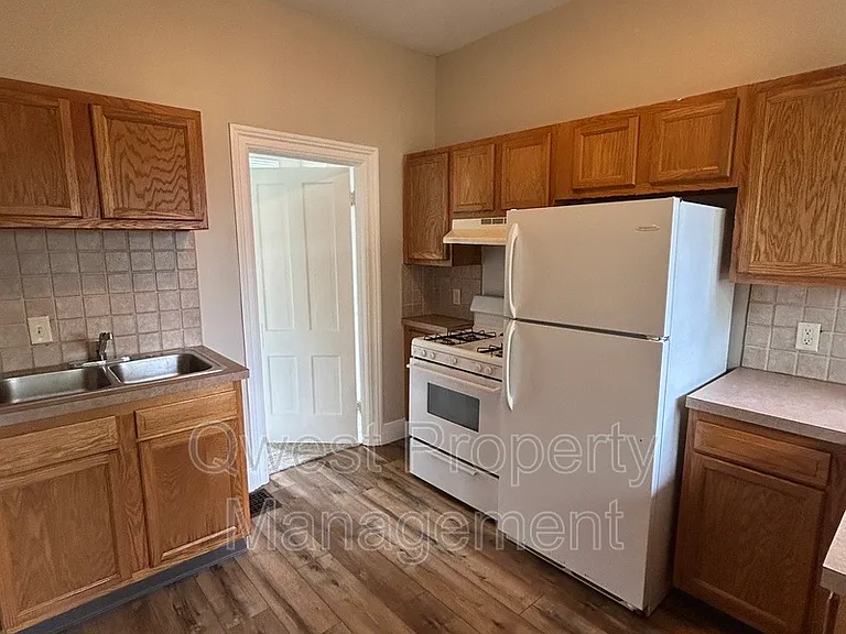 221 Hollister Ave SE #1 — Photo 14