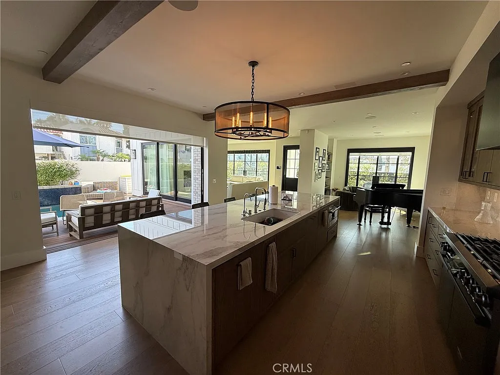 4 bed, 5.5 bath, 5395 sqft, $25,000 — Photo 3