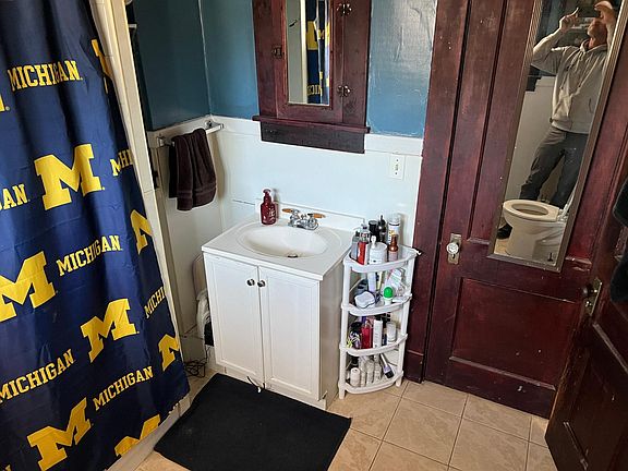 3rd image of 3532 Central St APT 1