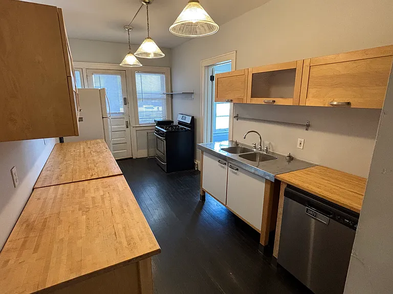 218 John St NE #3 — Photo 10