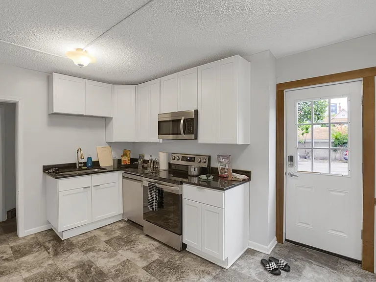 1316 7th St SE — Photo 14