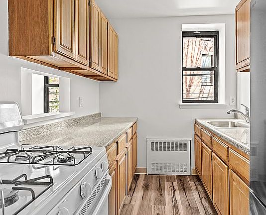 3rd image of 427 Saint Johns Pl APT 1C