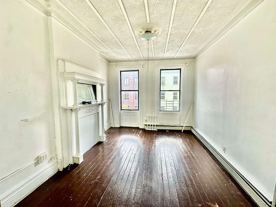 1st image of 319 8th St APT 3R